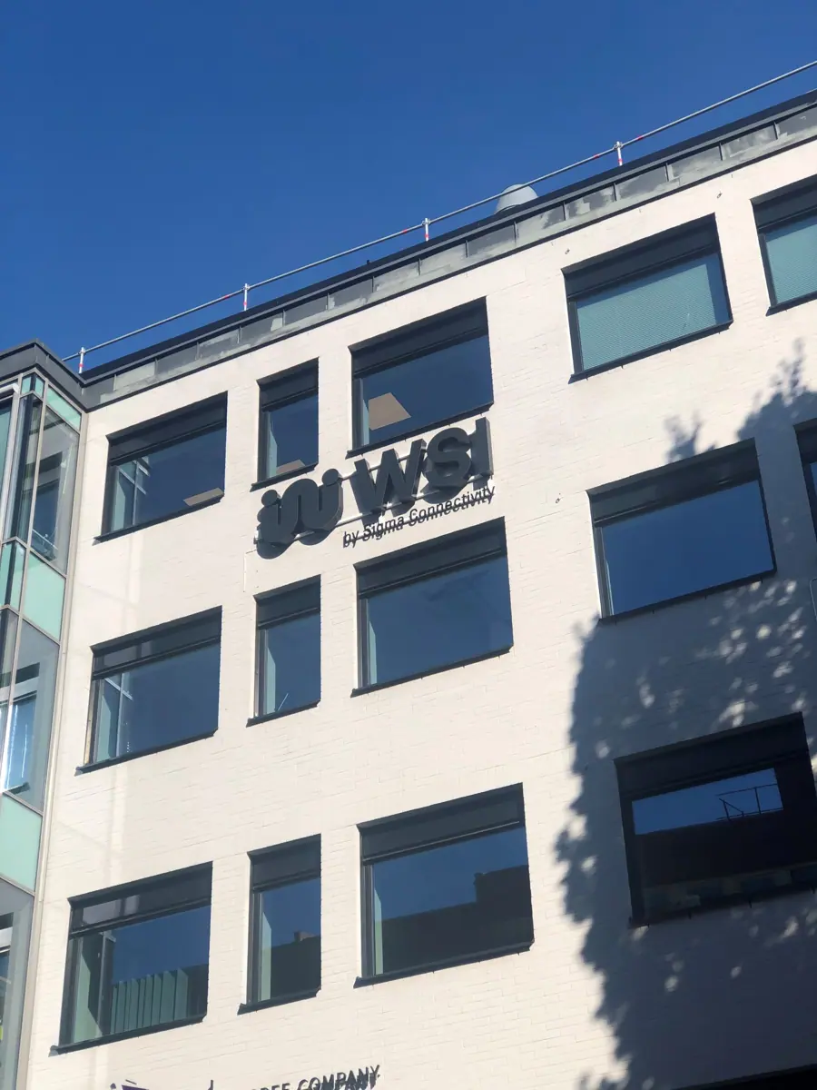 Skyltning för Sigma Connectivity och WSI i Kista (8)