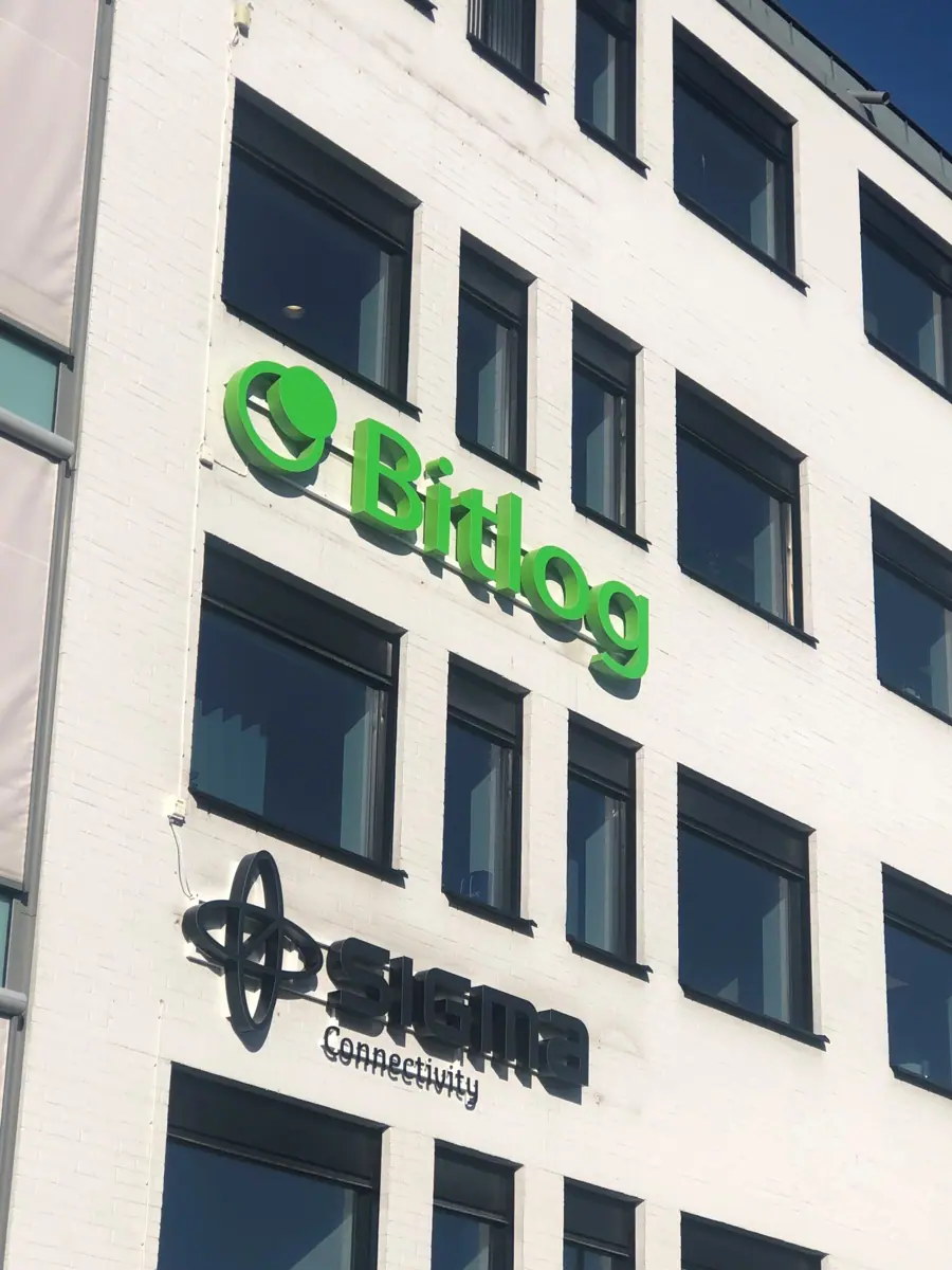 Skyltning för Sigma Connectivity och WSI i Kista (3)