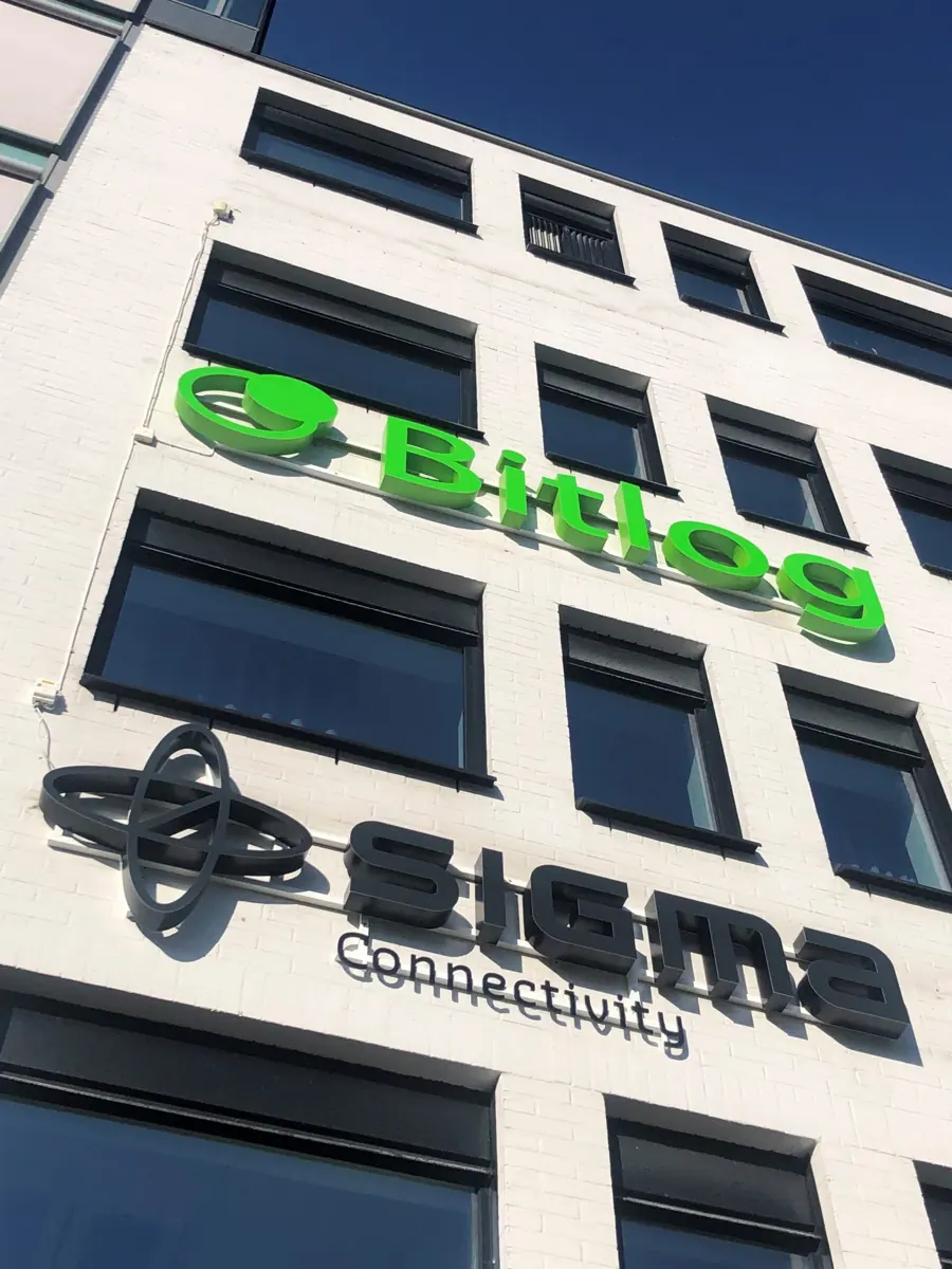 Skyltning för Sigma Connectivity och WSI i Kista (4)