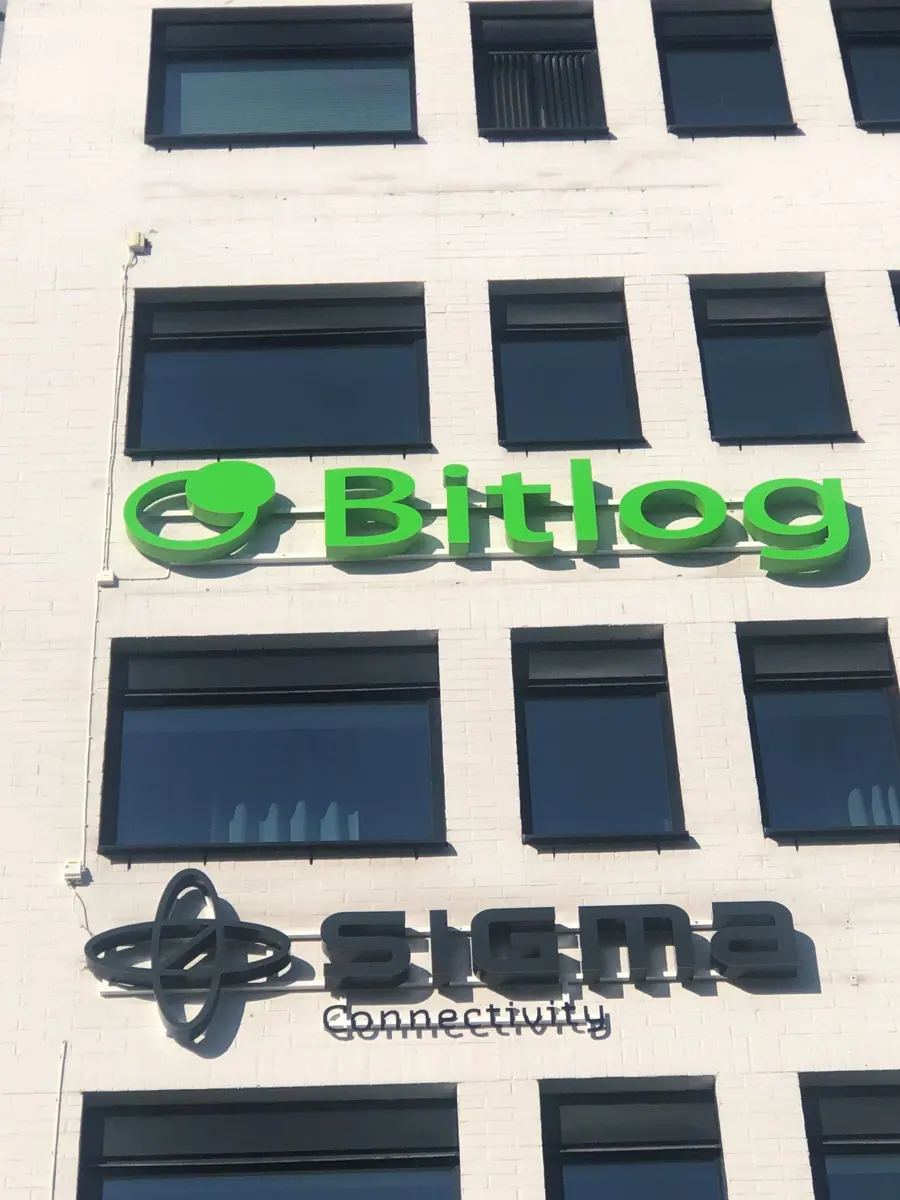 Skyltning för Sigma Connectivity och WSI i Kista (5)