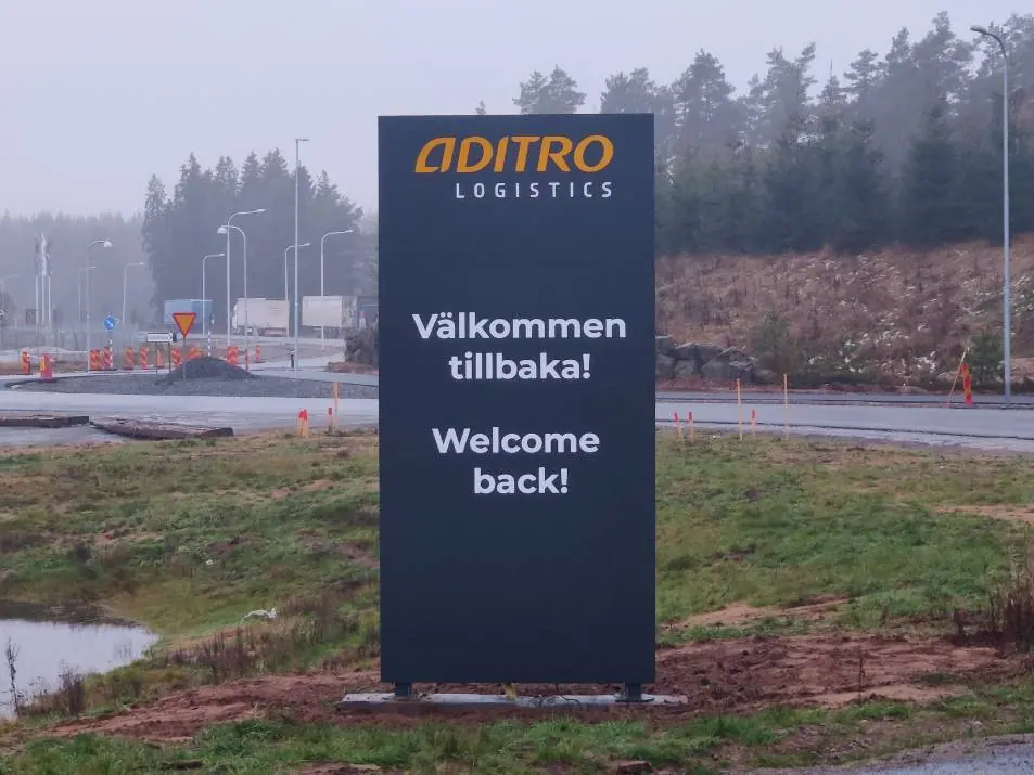 Skyltmontage på kontorsfasad Skyltmontage på en kontorsfasad i Jönköping